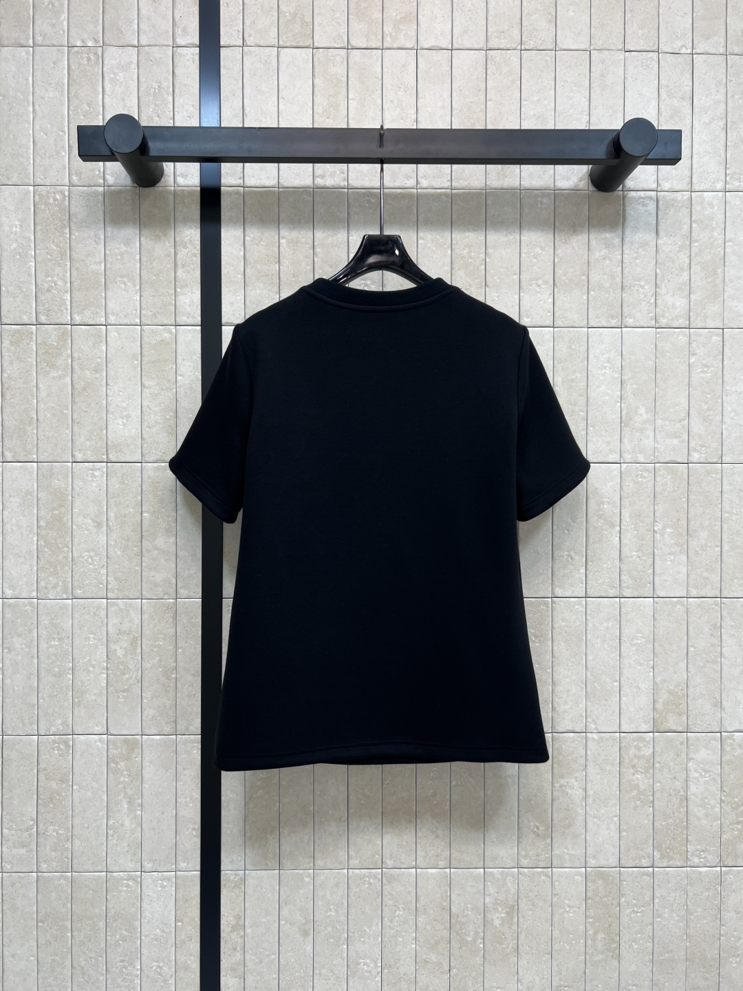 L家 25秋冬新款 老花口袋短袖T恤 简洁又不缺少亮点 十分百搭 经典老花图案口袋装饰 上身可盐可甜 非