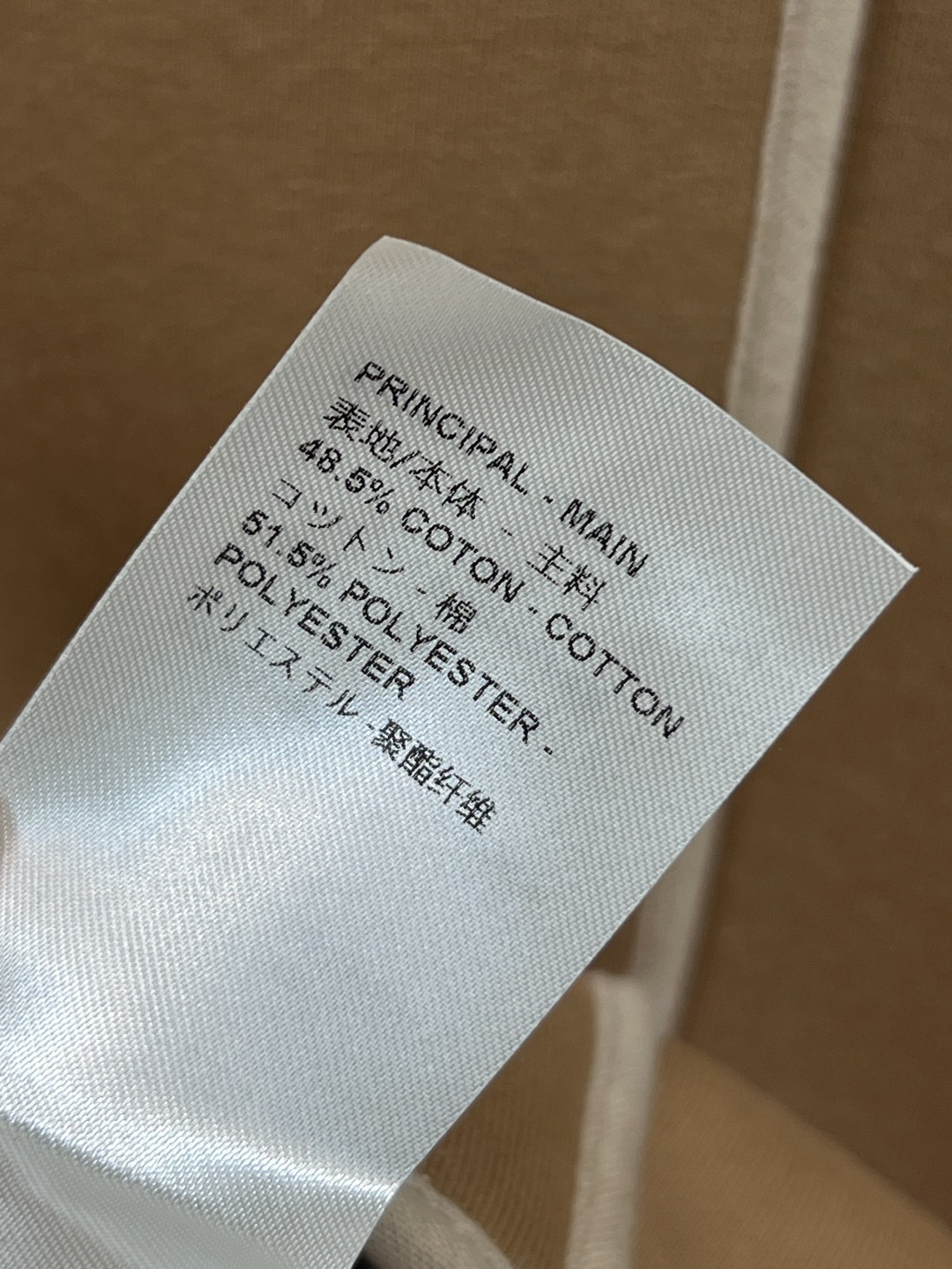 L家 25秋冬新款 老花口袋圆领无袖连衣裙 背心A字剪裁的版型 驼色白边点缀 经典老花图案口袋装饰 上身