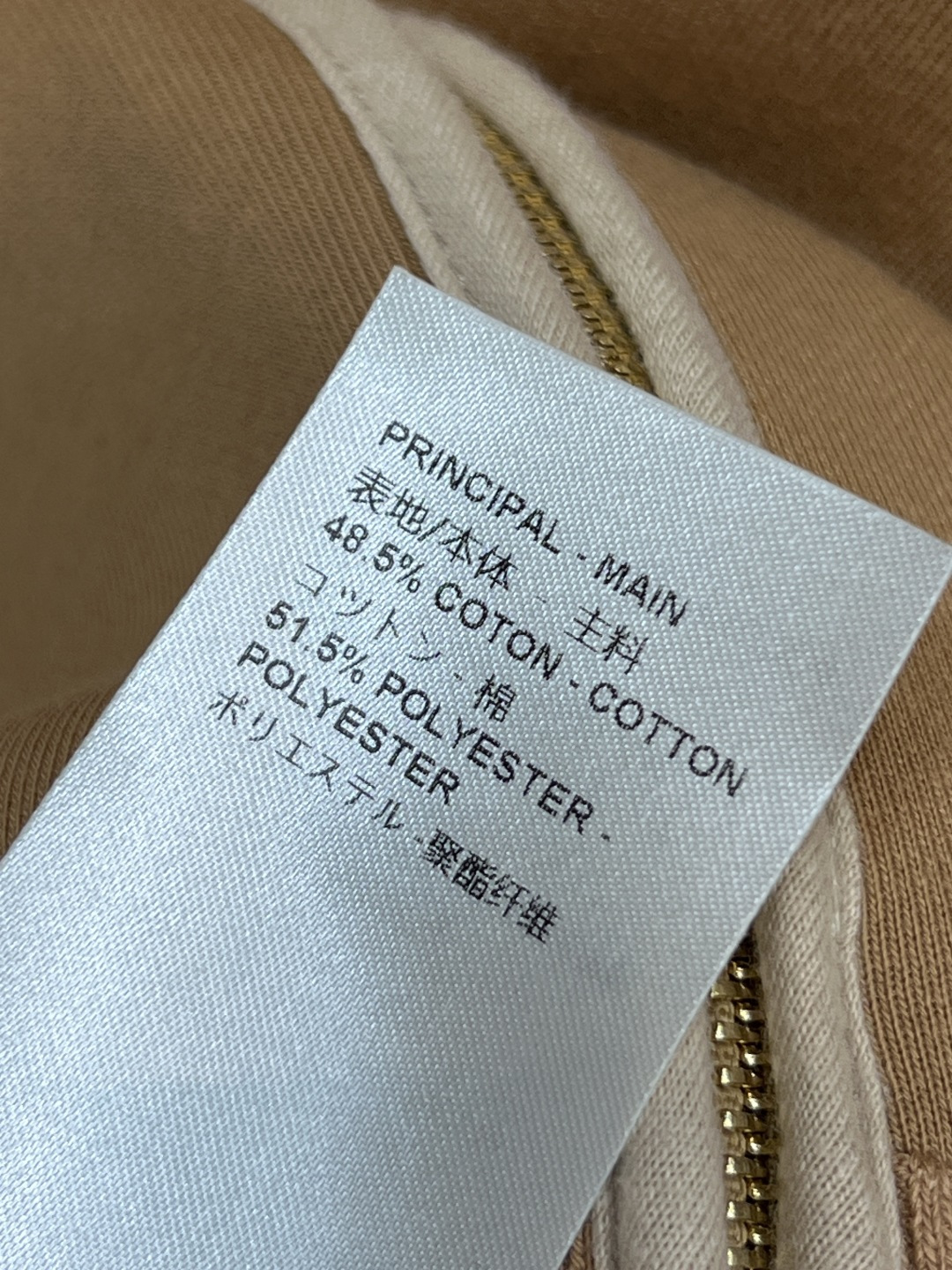 L家 25秋冬新款 老花口袋立领收腰外套 版型宽松百搭不挑人 腰间本布系带收腰设计 经典老花皮绳拉链装饰