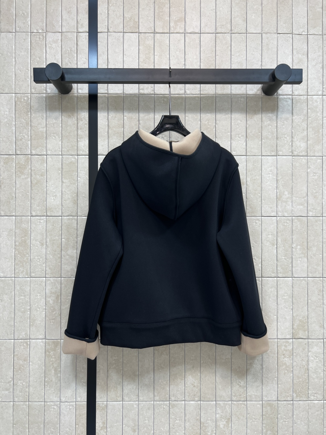 L家 25秋冬新款 老花口袋连帽卫衣外套 版型宽松百搭不挑人 彰显减龄青春活力气息 经典老花皮绳拉链装饰