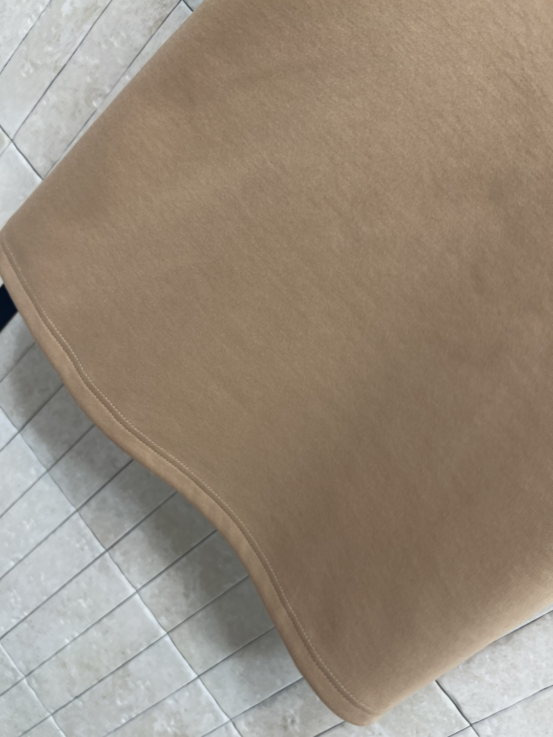 L家 25秋冬新款 老花口袋短袖T恤 简洁又不缺少亮点 十分百搭 经典老花图案口袋装饰 上身可盐可甜 非