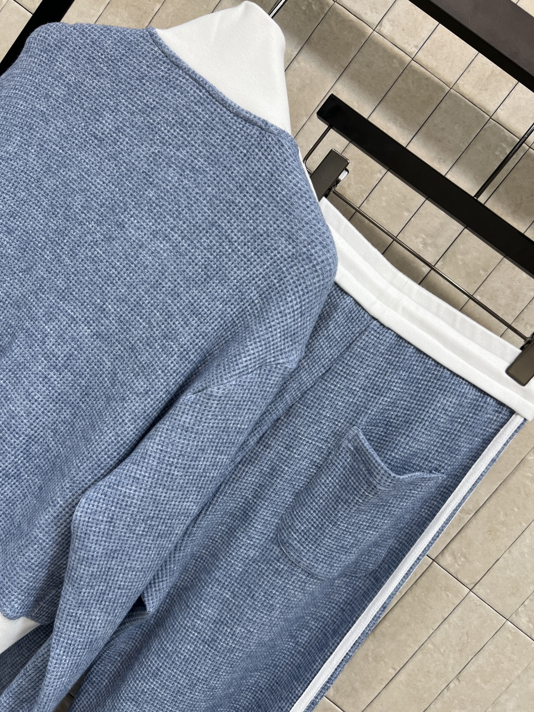 小香家 25秋冬新款 织带拼接休闲套装 日常高街单品 连帽卫衣外套搭配松紧休闲裤 胸口logo章仔点缀 