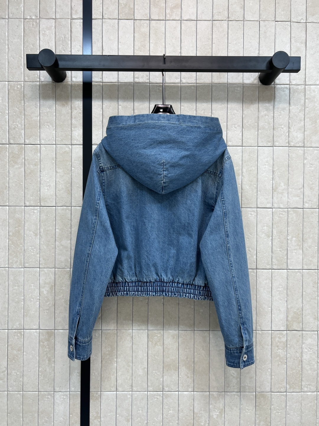 MIu家 25秋冬新款 连帽牛仔夹克外套 高街时髦炸街神器 连帽宽松版型 里面复古格纹内衬高级风 时髦精