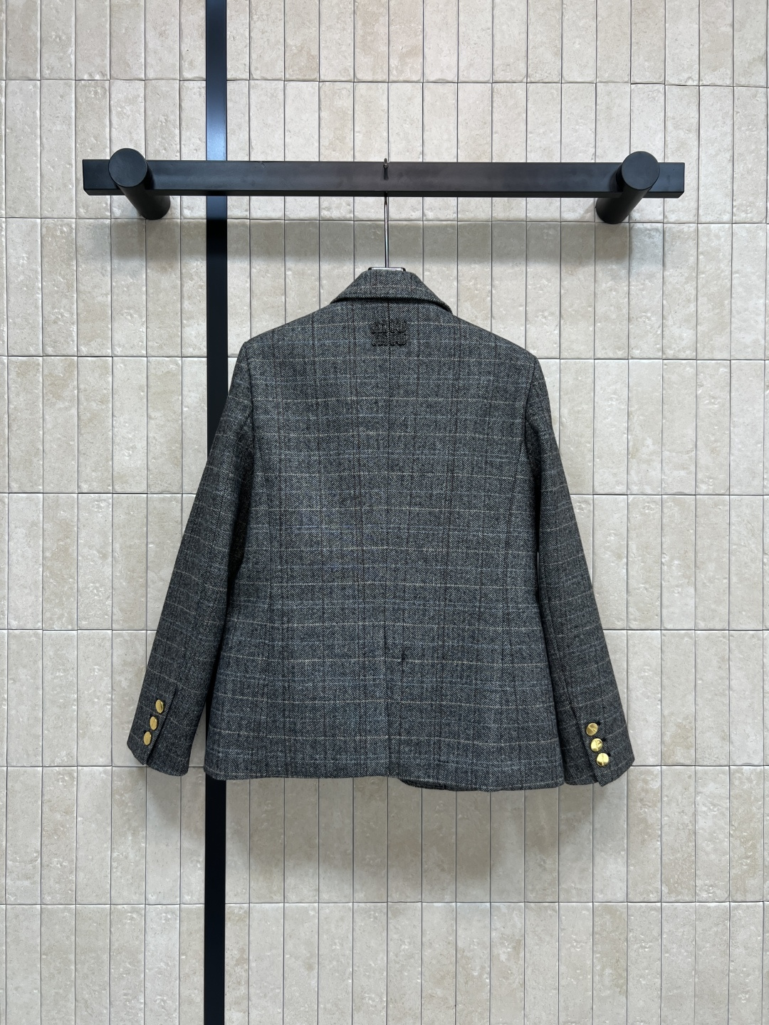 MIu家 25秋冬新款 羊毛格纹西装外套 上身低调又大气超美超显气质 纯羊毛面料柔软又舒适 时髦气质代表