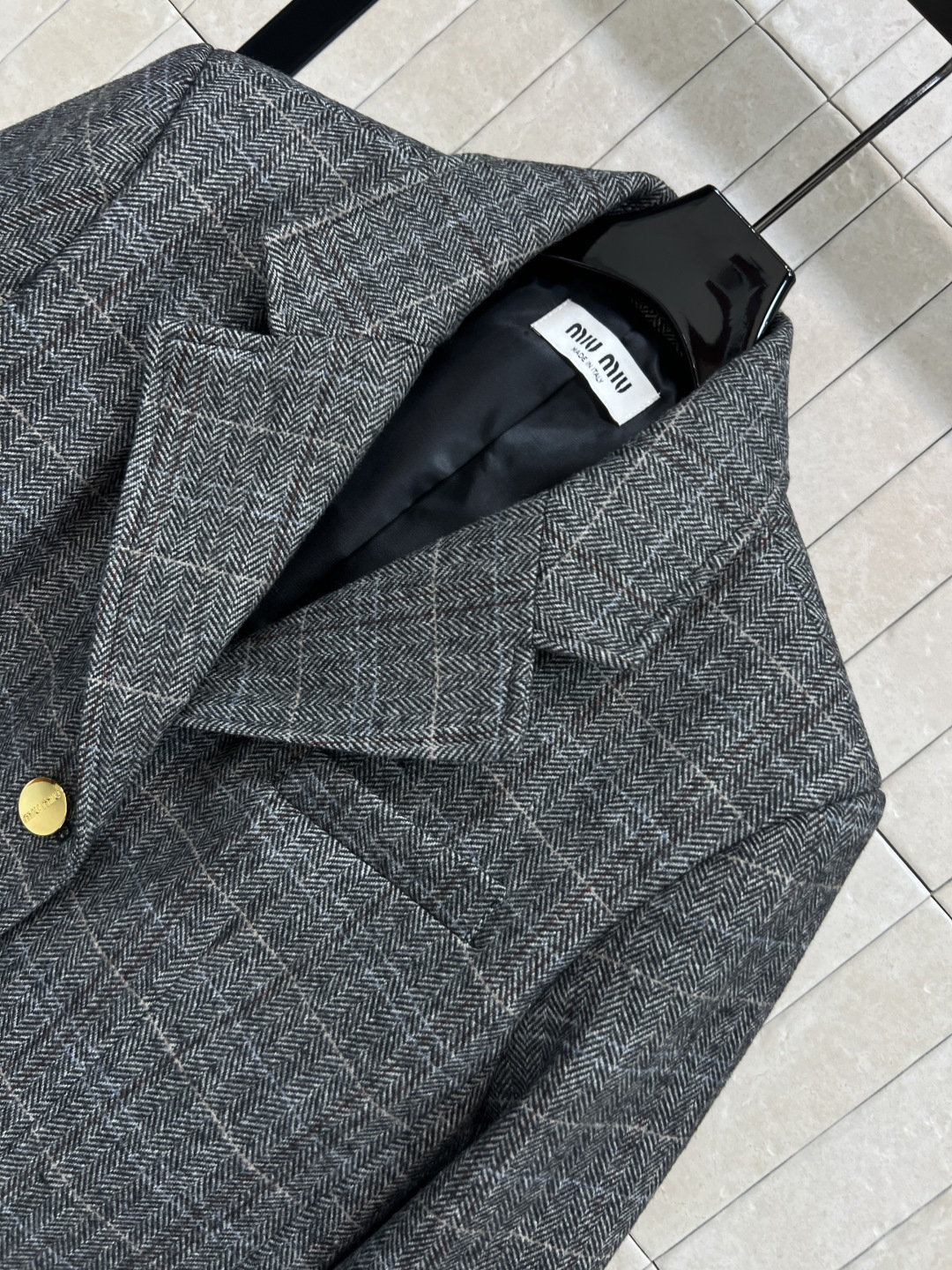 MIu家 25秋冬新款 羊毛格纹西装外套 上身低调又大气超美超显气质 纯羊毛面料柔软又舒适 时髦气质代表