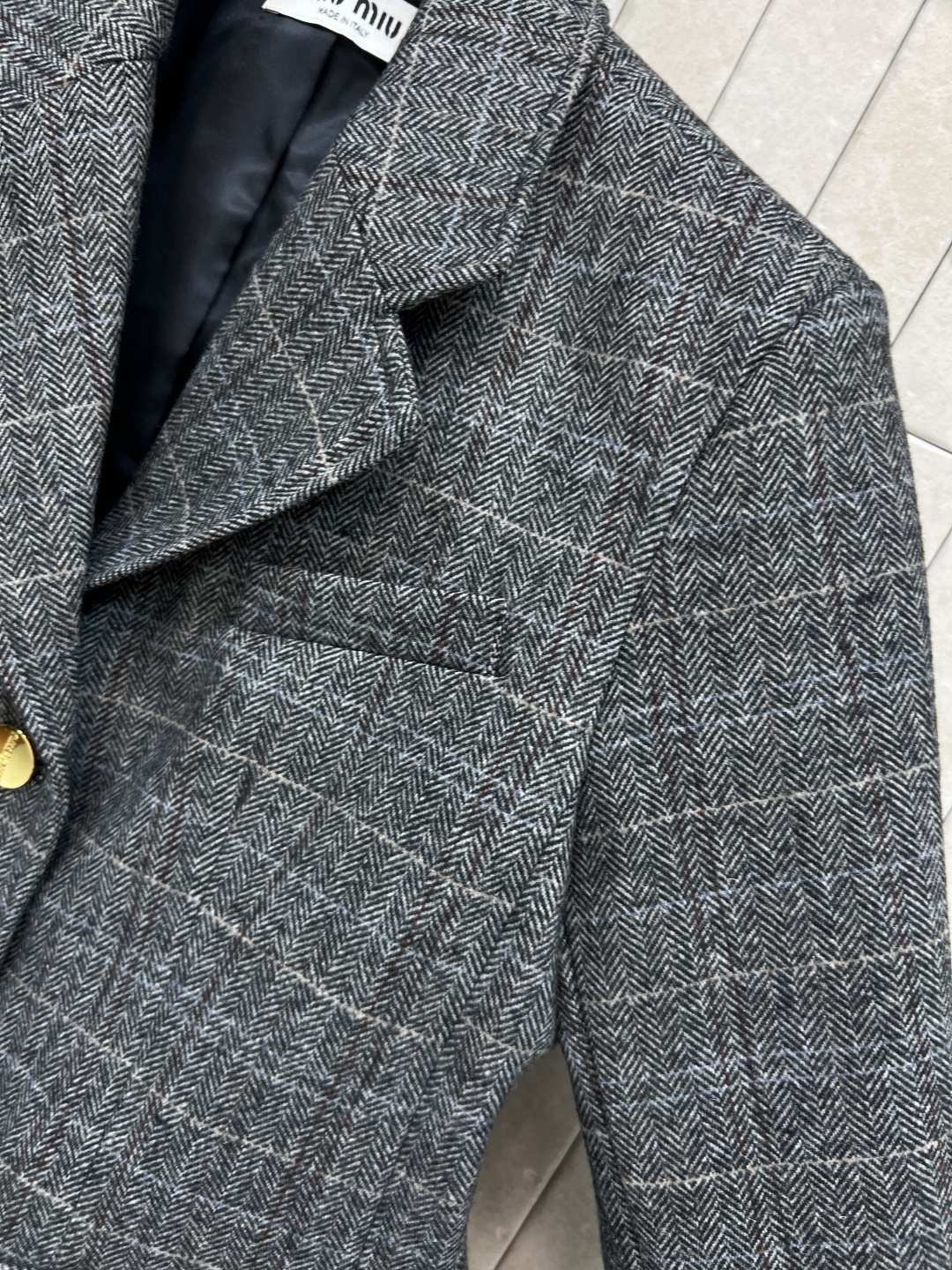 MIu家 25秋冬新款 羊毛格纹西装外套 上身低调又大气超美超显气质 纯羊毛面料柔软又舒适 时髦气质代表