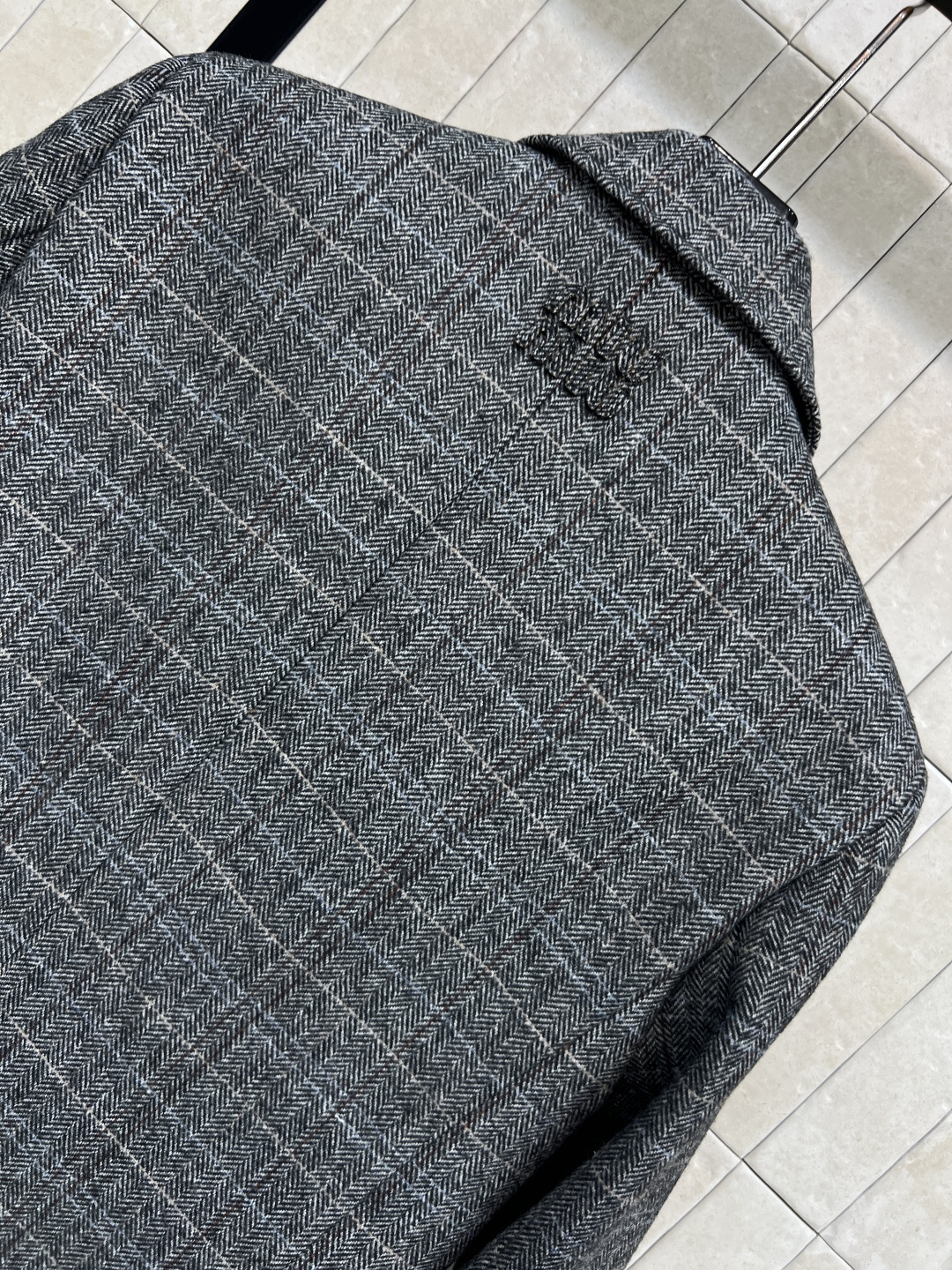 MIu家 25秋冬新款 羊毛格纹西装外套 上身低调又大气超美超显气质 纯羊毛面料柔软又舒适 时髦气质代表