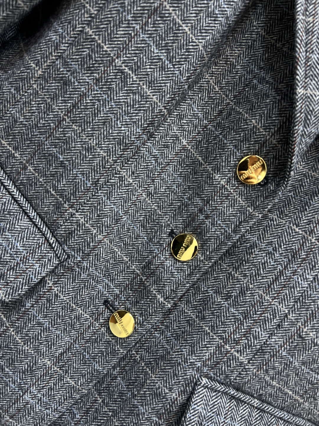 MIu家 25秋冬新款 羊毛格纹西装外套 上身低调又大气超美超显气质 纯羊毛面料柔软又舒适 时髦气质代表