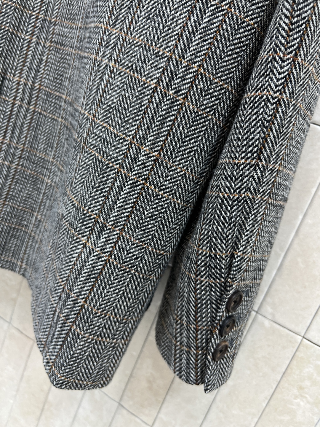 Miu家 25秋冬新款 复古格纹西装外套 宽松版型舒适不挑人 不是那么的硬挺日常外搭刚刚好 展现轻熟魅力