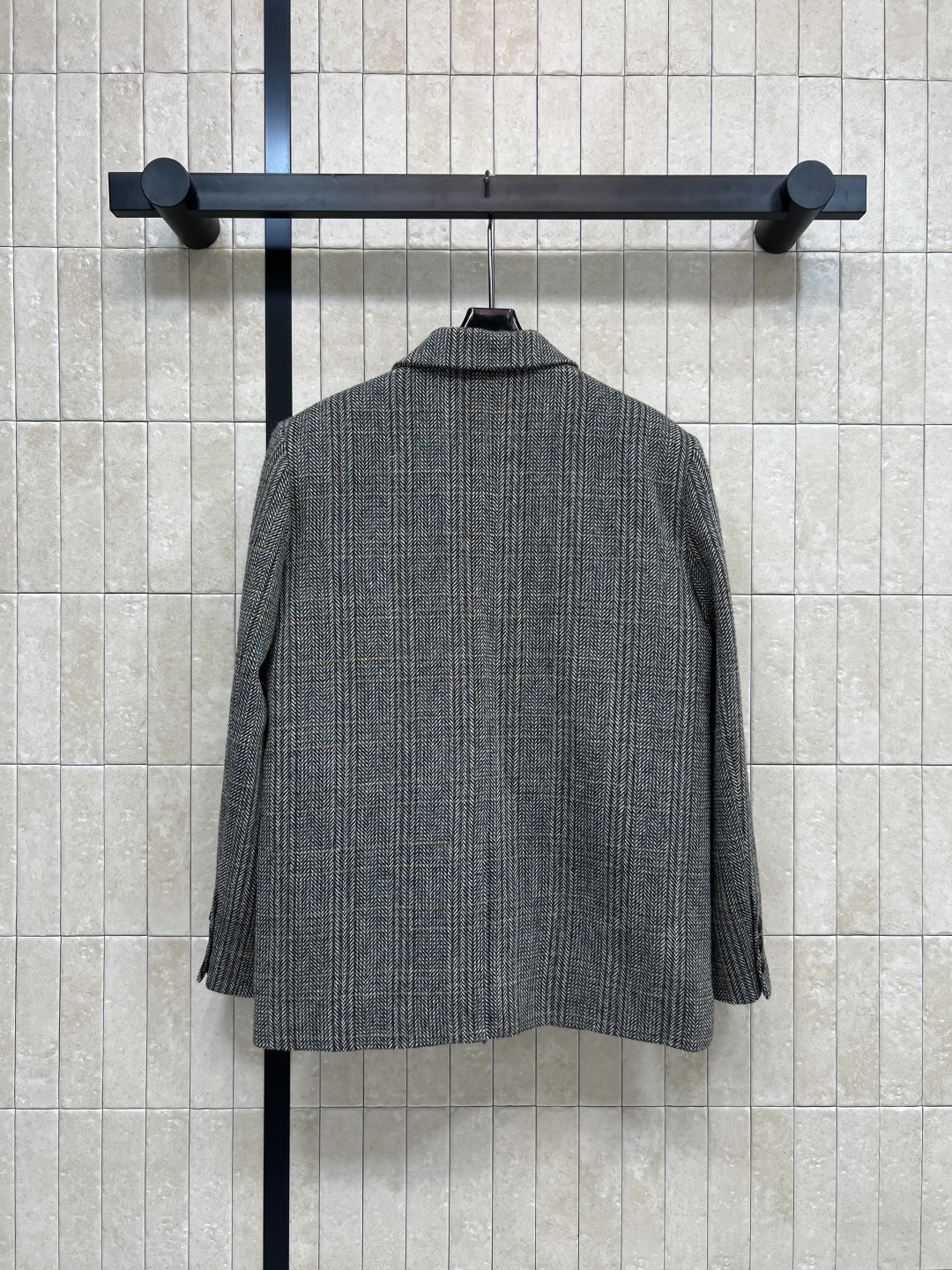 Miu家 25秋冬新款 复古格纹西装外套 宽松版型舒适不挑人 不是那么的硬挺日常外搭刚刚好 展现轻熟魅力