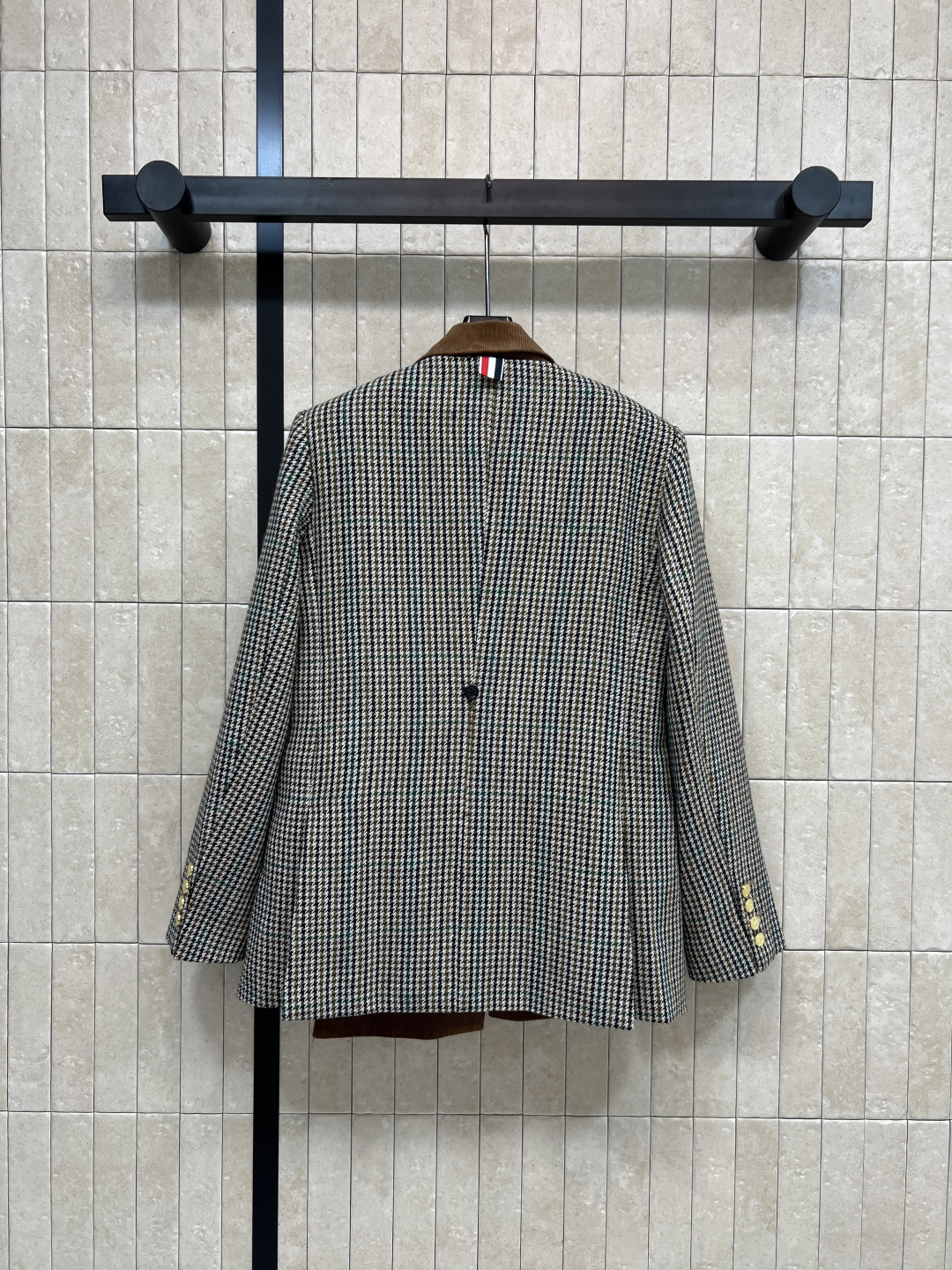 TB 25秋冬新款 英伦风复古格纹西装外套+拼接短裙 可拆卸马甲内胆 V领修身的版型外套搭配一片式短裙 