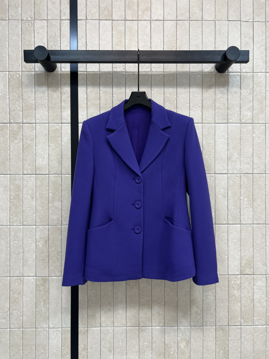 NO:507887,Dhhh 25 autumn and winter new style purple stand-up collar puff short-sleeved top + suit jacket + skirt neckline stand-up collar single-breasted design to modify neck lines puff short-sleeved top age-reducing and sweet short design underwear skirt sweet and elegant temperament essential items for dates and parties A series of matching upper body age-reducing and showing temperament One color three codes SML,,dior, skirts, jackets & coats,T-shirt,business suit,alexander wang19860909D家 25秋冬新款 紫色立领泡泡短袖小上衣+西装外套+半身裙 领口立领单排扣设计修饰脖颈线条 泡泡短袖小上衣 减龄又甜美 短款设计下搭裙子 甜美优雅气质 约会聚会必备单品 一系列搭配上身减龄又显气质 一色三码 SML,,dior,skirts,jackets & coats,T-shirt,business suit,alexander wang,Women's clothing