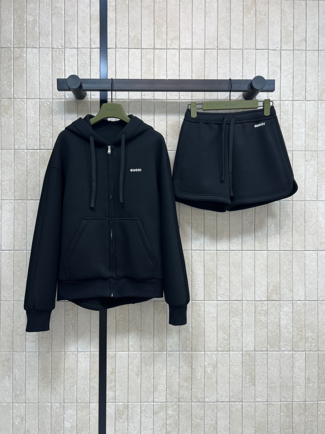 NO:508762,G Home 25 autumn and winter new style contrast embroidery black casual suit hooded loose drawstring sweatshirt coat + elastic tether shorts A set of upper body temperament and age-reducing girlish style Positioned contrast logo embroidery classic eye-catching Hem short front and long back splicing design casual and free sports style reducing age-reducing and fashionable A set for sale for four-code Size/S-M-L- XL,,gucci,hoodie,sweatshirts,shorts,jackets & coats,hats,alexander wang19860909G家 25秋冬新款 撞色刺绣黑色休闲套装 连帽宽松抽绳卫衣外套+松紧系绳短裤 一套上身气质又减龄少女风 定位的撞色logo刺绣经典吸睛 下摆前短后长拼接设计 随性洒脱的运动风减龄又时尚 一套出售一色四码Size/S-M-L- XL,,gucci,hoodie,sweatshirts,shorts,jackets & coats,hats,alexander wang,Women's clothing