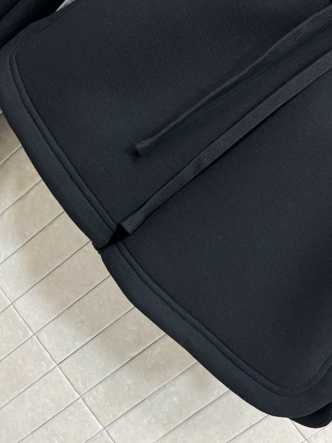 G家 25秋冬新款 撞色刺绣黑色休闲套装 连帽宽松抽绳卫衣外套+松紧系绳短裤 一套上身气质又减龄少女风 