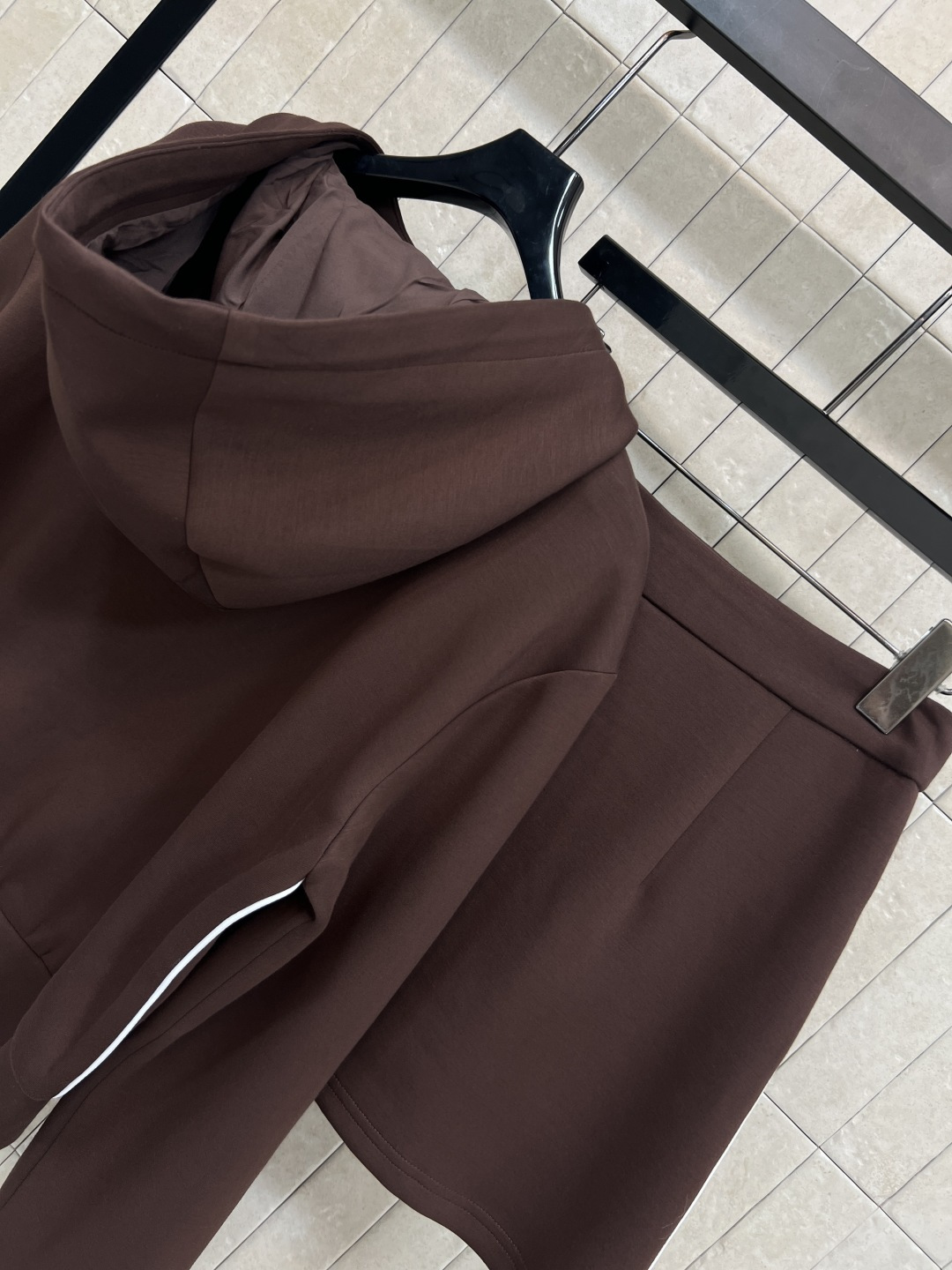 小香家 25秋冬新款 轻奢气质粗花呢外套 定织粗花呢面料配上闪闪的银线点缀 瞬间升级非常精致的法式风情 