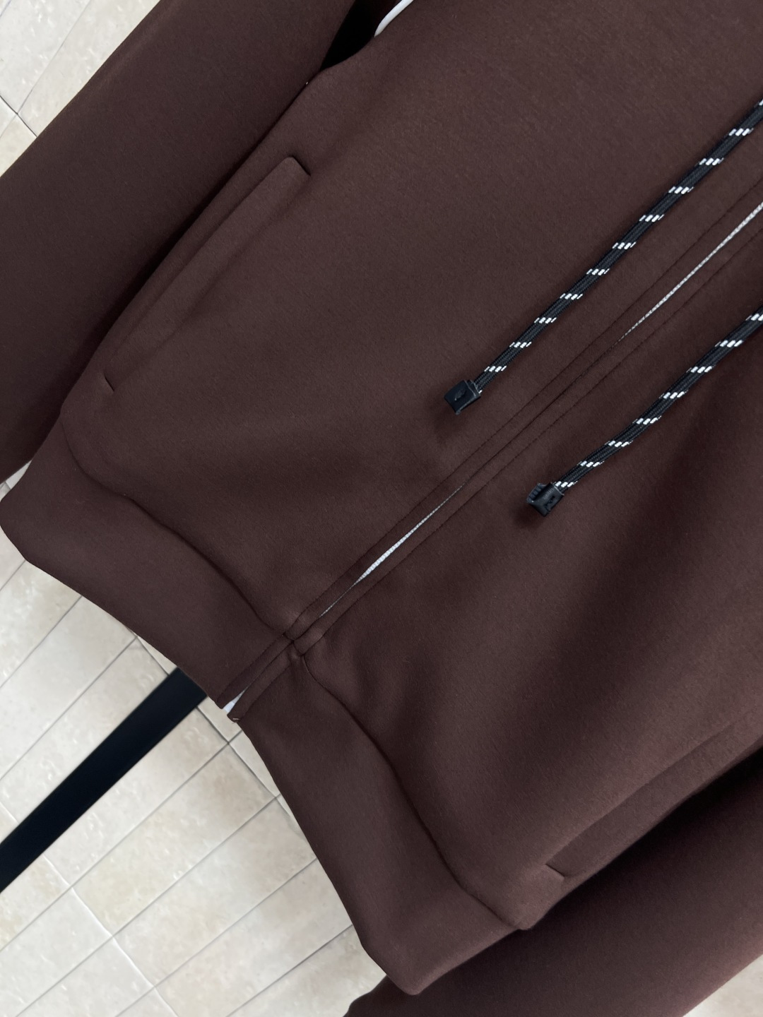 小香家 25秋冬新款 轻奢气质粗花呢外套 定织粗花呢面料配上闪闪的银线点缀 瞬间升级非常精致的法式风情 