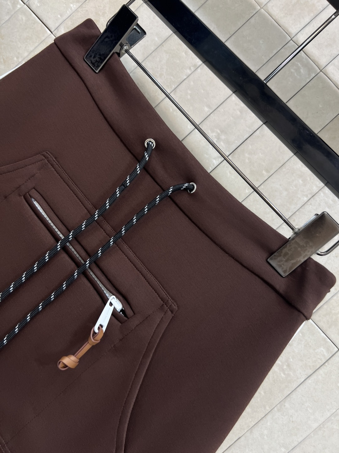 小香家 25秋冬新款 轻奢气质粗花呢外套 定织粗花呢面料配上闪闪的银线点缀 瞬间升级非常精致的法式风情 