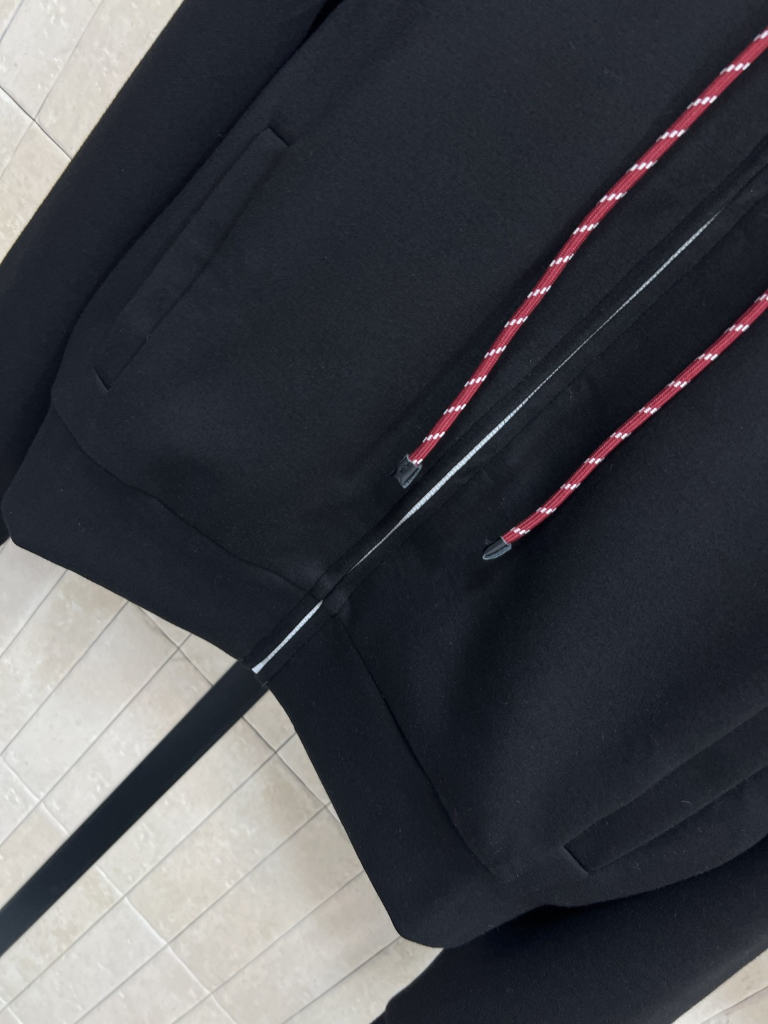 小香家 25秋冬新款 轻奢气质粗花呢外套 定织粗花呢面料配上闪闪的银线点缀 瞬间升级非常精致的法式风情 