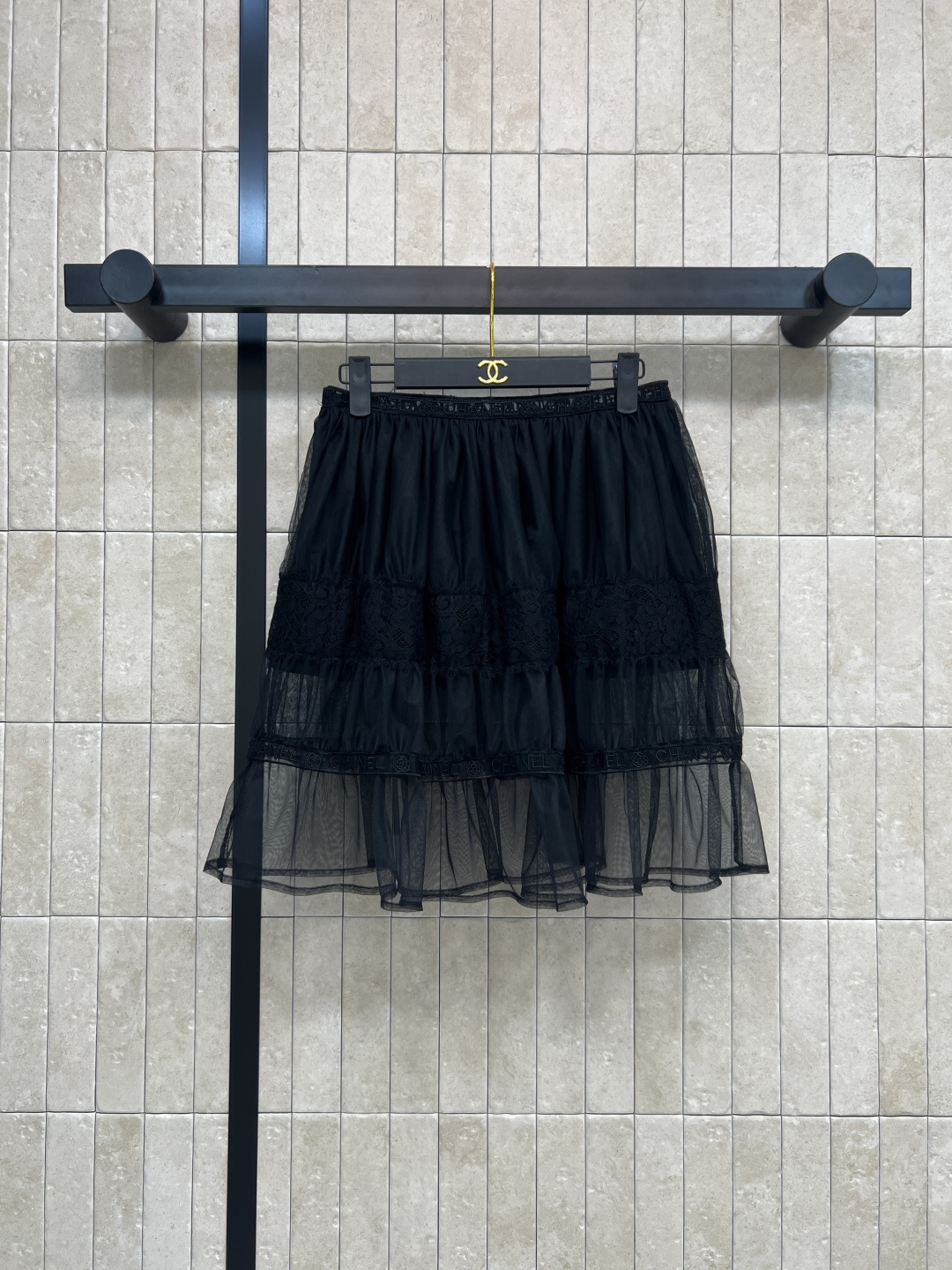 NO:508704,Xiaoxiangjia 25 autumn and winter new style, high-waisted A-line mesh tulle skirt, super hot cake skirt, layered layered to make your legs look thin, super sweet and age-reducing, with lining inside, not afraid of exposure, high-waisted A-line style, can be worn at will at will, improve waistline, hide the small fleshy thighs, a sweet and lovely fairy temperament, super easy to match, it looks super good to wear any T-shirt, a very practical and versatile item, one color, three sizes, Size/S-M-L,, chanel, skirts, tees, t-shirt, alexander wang19860909小香家 25秋冬新款 高腰a字网纱蓬蓬裙 超级火的蛋糕裙 层层叠加很显腿细 还超级甜美又减龄 内有里衬 不怕走光哦 高腰a字版型 可前后随意穿法 提高腰线 藏住大腿小肉肉 一整个甜美可人的仙女气质拿捏住了 超级好搭配 随便搭个T恤就超好看 特别实穿的百搭单品 一色三码 Size/S-M-L,,chanel,skirts,tees，t-shirt,alexander wang,Women's clothing