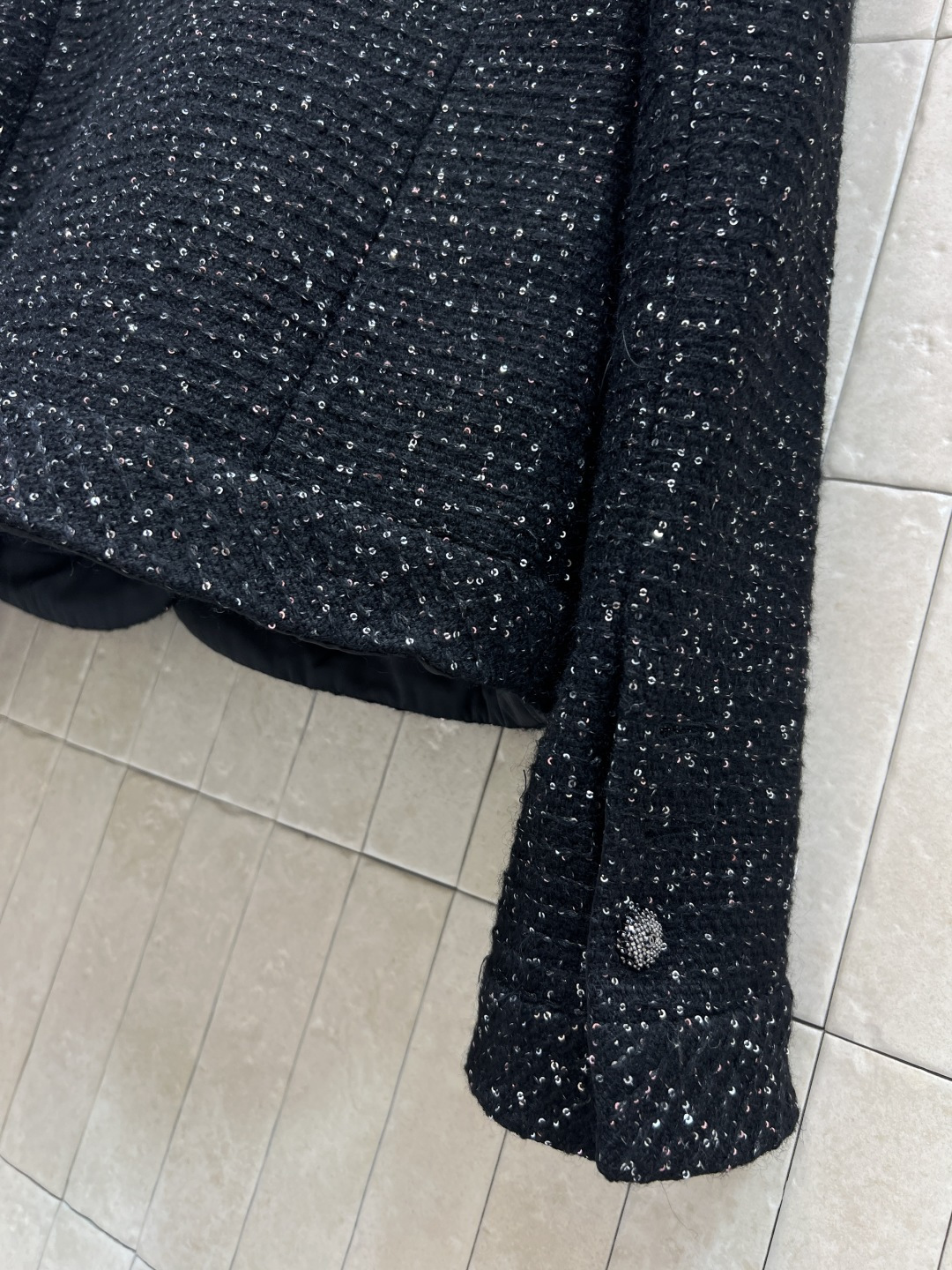 小香家 25秋冬新款 轻奢气质粗花呢外套 定织粗花呢面料配上闪闪的银线点缀 瞬间升级非常精致的法式风情 