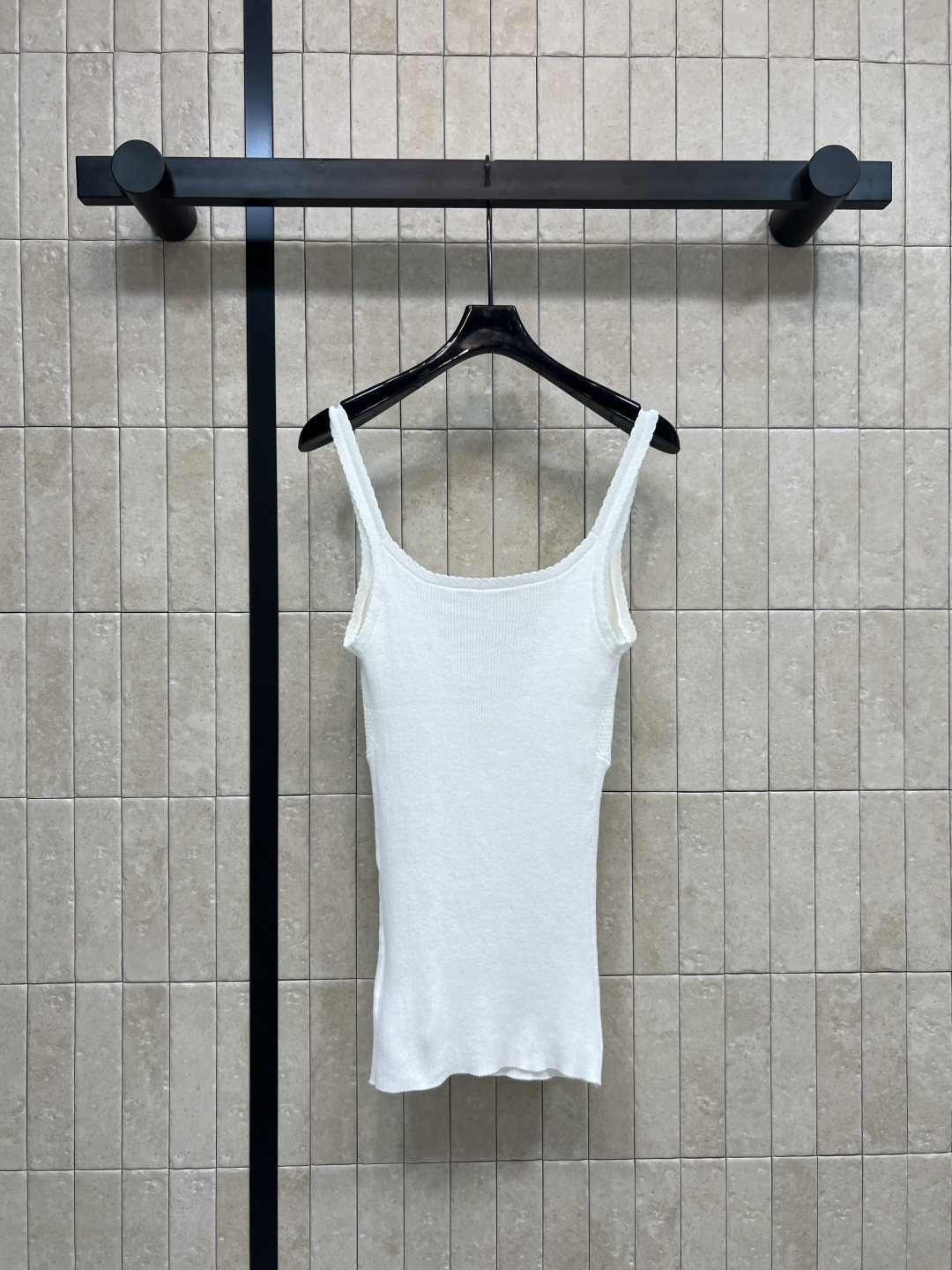 MIu家 25秋冬新款 针织小吊带 日常必备单品 单穿性感 内搭版型超显瘦 进口棉纱线质感超舒适 休闲时