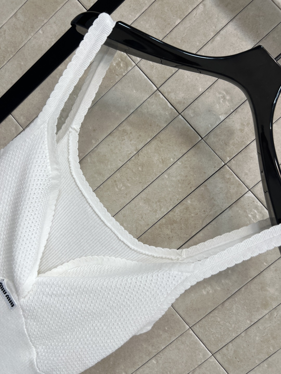 MIu家 25秋冬新款 针织小吊带 日常必备单品 单穿性感 内搭版型超显瘦 进口棉纱线质感超舒适 休闲时