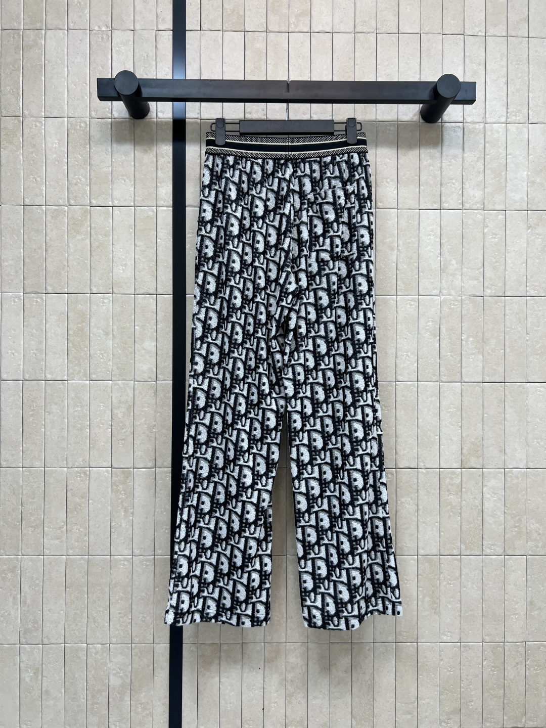 D家 25秋冬新款 D字母提花针织休闲裤 搭配各种t和针织衫都可 简简单单很有时髦感 轻松搞定通勤日常穿