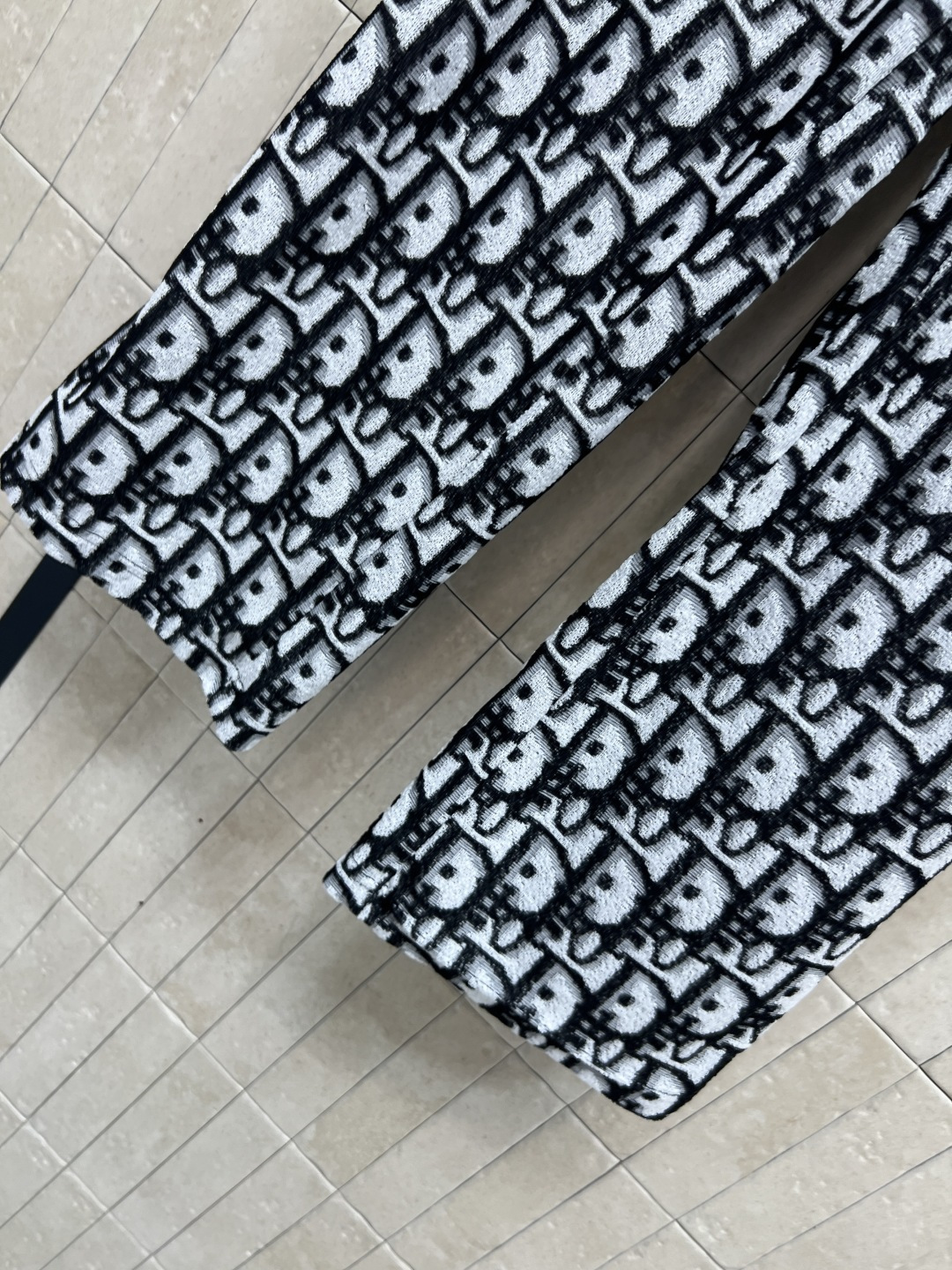 D家 25秋冬新款 D字母提花针织休闲裤 搭配各种t和针织衫都可 简简单单很有时髦感 轻松搞定通勤日常穿