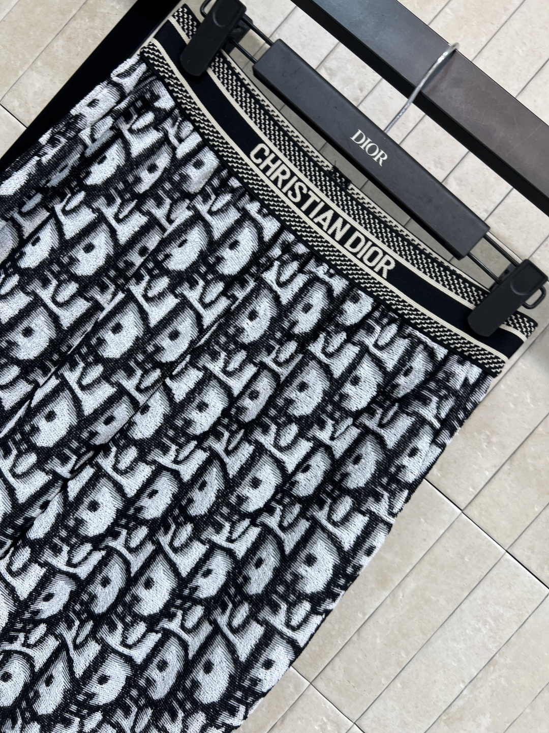 D家 25秋冬新款 D字母提花针织休闲裤 搭配各种t和针织衫都可 简简单单很有时髦感 轻松搞定通勤日常穿