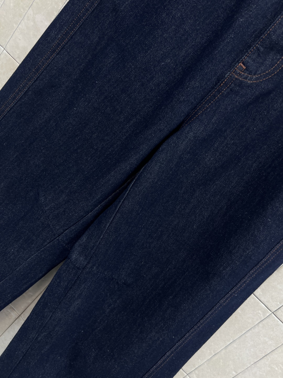 25秋冬新款 高腰直筒牛仔裤 复古街头美感造型神器 帅气又时髦 进口牛仔面料质感超赞 立体剪裁高腰版型打