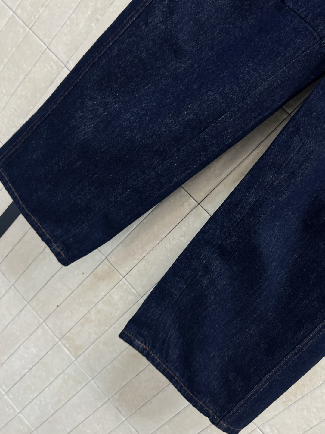 25秋冬新款 高腰直筒牛仔裤 复古街头美感造型神器 帅气又时髦 进口牛仔面料质感超赞 立体剪裁高腰版型打