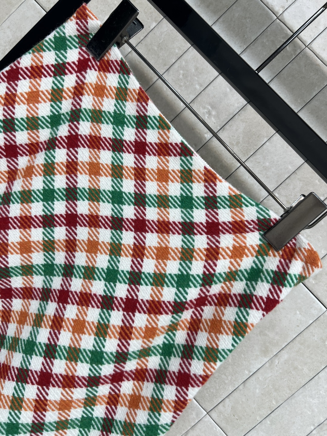 MIu家 25秋冬新款 复古格纹高腰半身裙 冬天搭配小能手 高腰a字裙摆 上身超级比例感 柔软又舒适 可