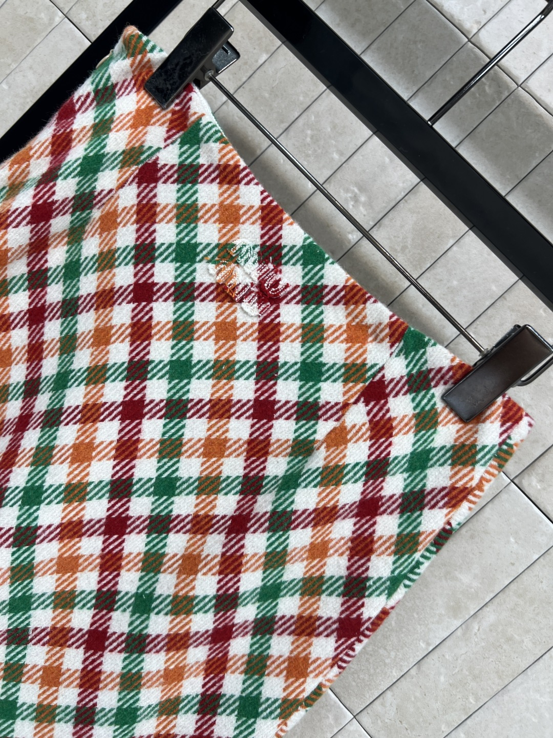 MIu家 25秋冬新款 复古格纹高腰半身裙 冬天搭配小能手 高腰a字裙摆 上身超级比例感 柔软又舒适 可