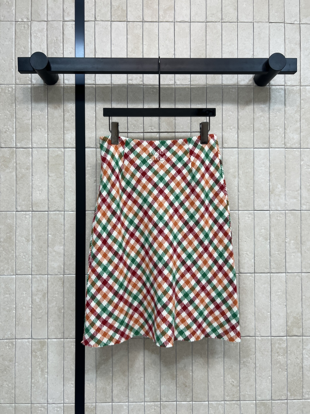 NO:508726,MIujia 25 autumn and winter new style retro plaid high-waist skirt winter matching small hands high waist a-line skirt hem Super proportional feeling on the upper body soft and comfortable can be matched with lamb fur jackets in the same series One color three sizes Size/S-M-L,,miumiu, skirts, jackets & coats,alexander wang19860909MIu家 25秋冬新款 复古格纹高腰半身裙 冬天搭配小能手 高腰a字裙摆 上身超级比例感 柔软又舒适 可搭配同系列羊羔毛外套 一色三码 Size/S-M-L,,miumiu,skirts,jackets & coats,alexander wang,Women's clothing