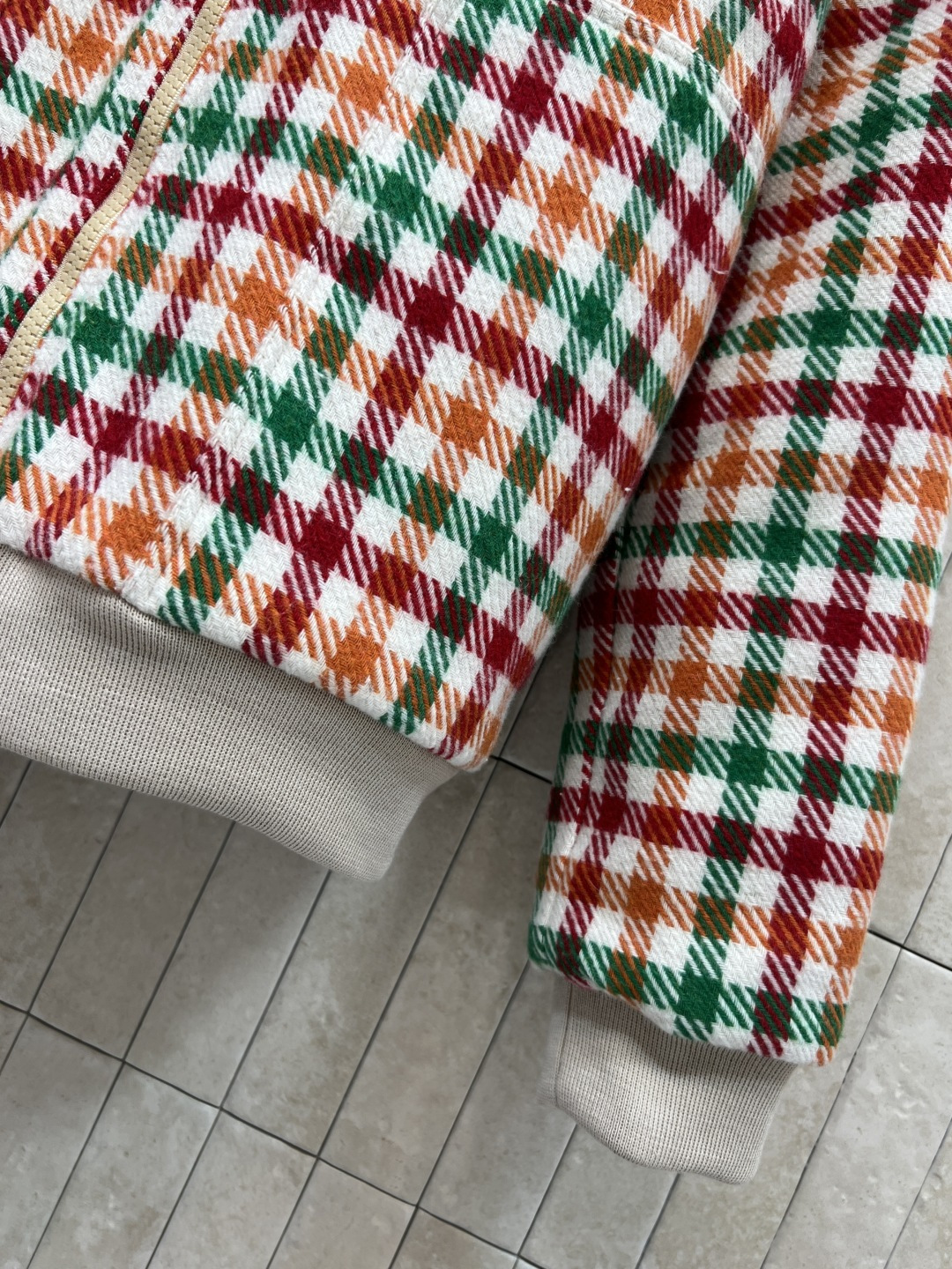 MIu家 25秋冬新款 慵懒时髦感 立领格纹羊羔毛外套 撞色罗纹领口和下摆 不易变形 复古格纹颜色自带秋