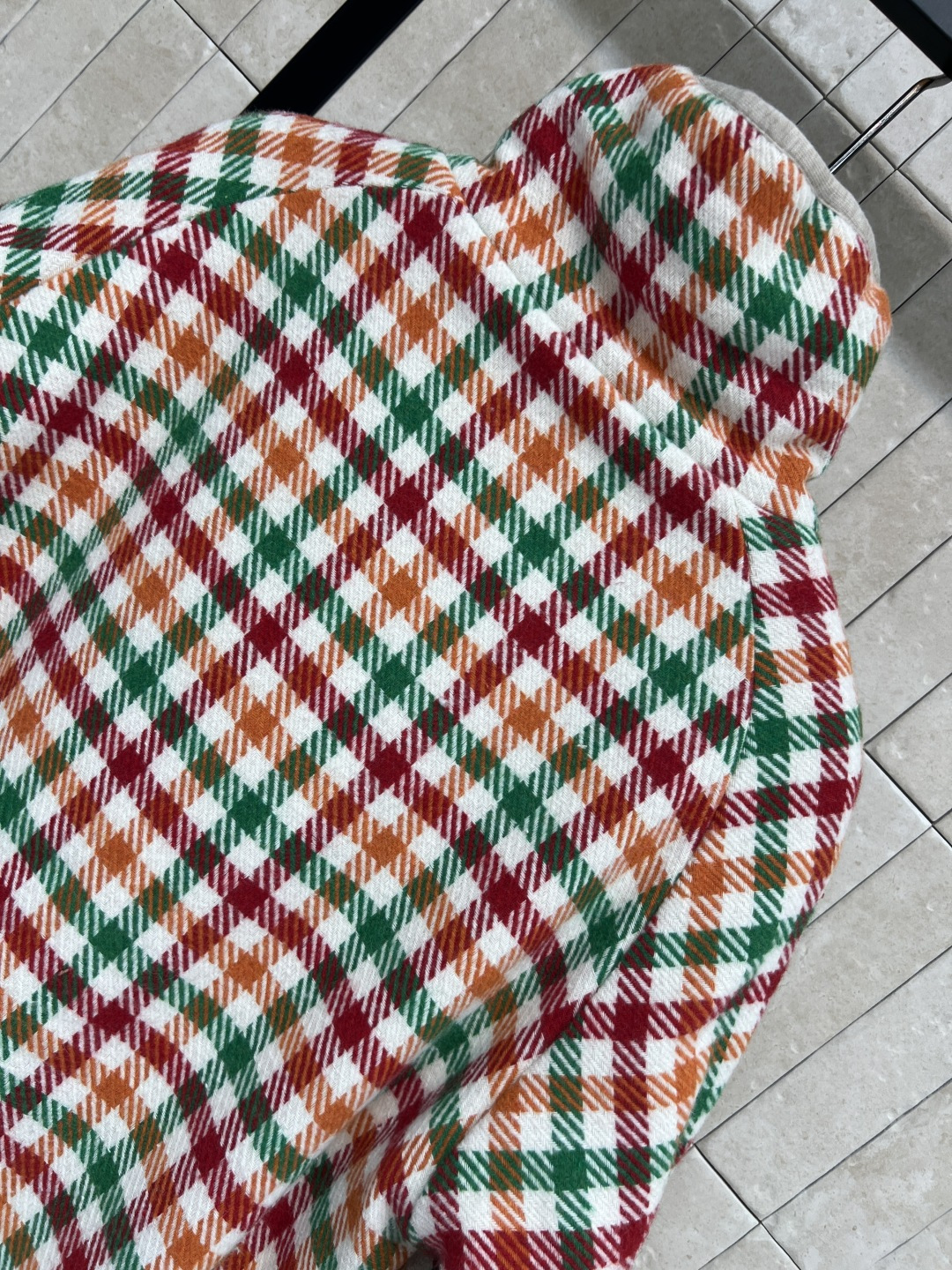 MIu家 25秋冬新款 慵懒时髦感 立领格纹羊羔毛外套 撞色罗纹领口和下摆 不易变形 复古格纹颜色自带秋