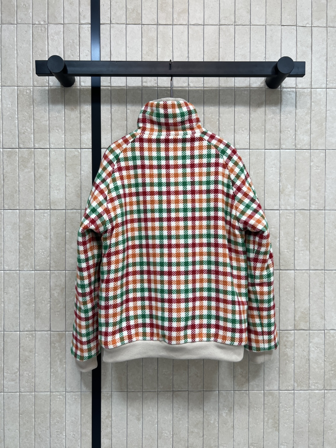 MIu家 25秋冬新款 慵懒时髦感 立领格纹羊羔毛外套 撞色罗纹领口和下摆 不易变形 复古格纹颜色自带秋