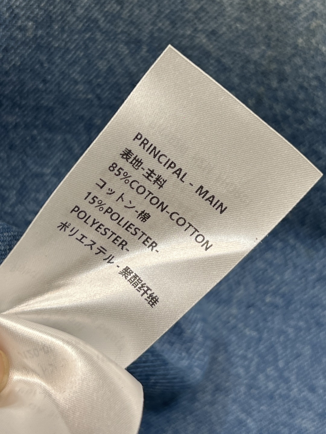 L家 25秋冬新款 老花翻领牛仔夹克 显瘦显高没有年龄界限的牛仔外套 舒适的触感来自于进口好面料 兼具舒