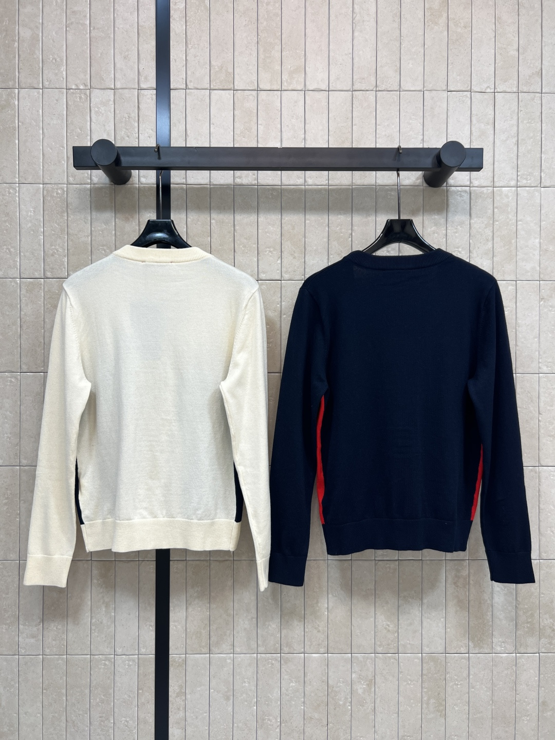 G家 25秋冬新款 撞色针织V领长袖开衫 胸前撞色色块+刺绣logo点缀 上身减龄又百搭显瘦 宽松经典的