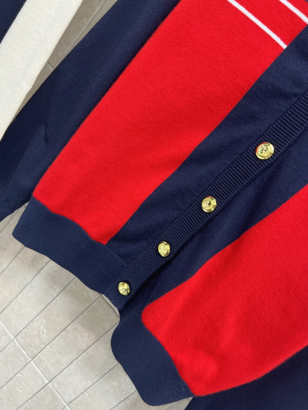 G家 25秋冬新款 撞色针织V领长袖开衫 胸前撞色色块+刺绣logo点缀 上身减龄又百搭显瘦 宽松经典的