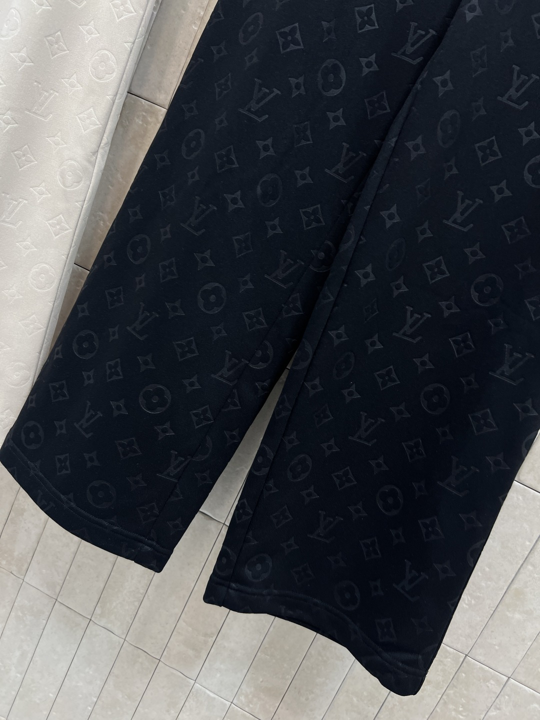 L家 25秋冬新款 刺绣logo老花提花休闲裤 松紧腰身设计 宽松休闲运动裤 上身舒适又百搭时髦 定制的