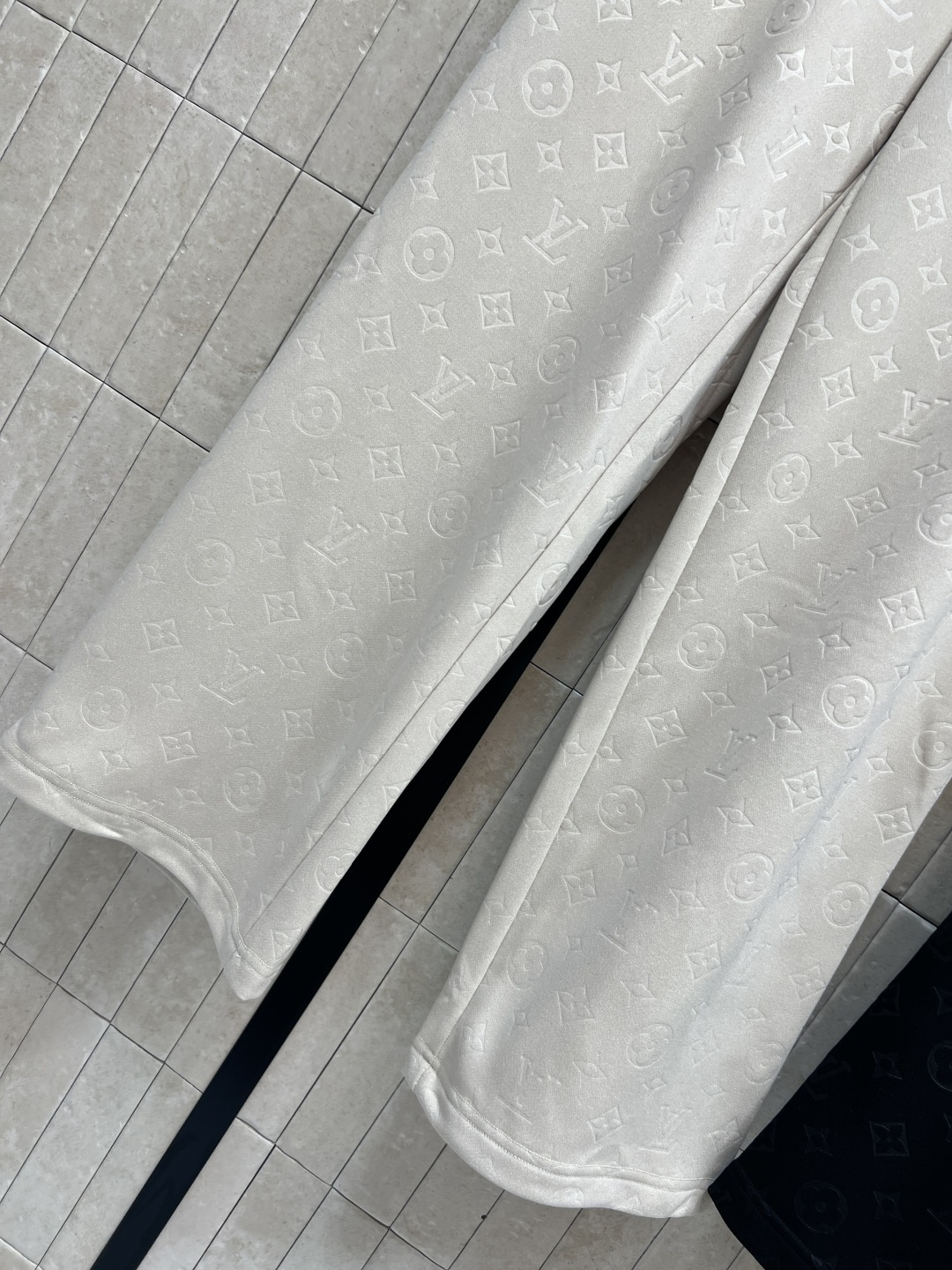 L家 25秋冬新款 刺绣logo老花提花休闲裤 松紧腰身设计 宽松休闲运动裤 上身舒适又百搭时髦 定制的