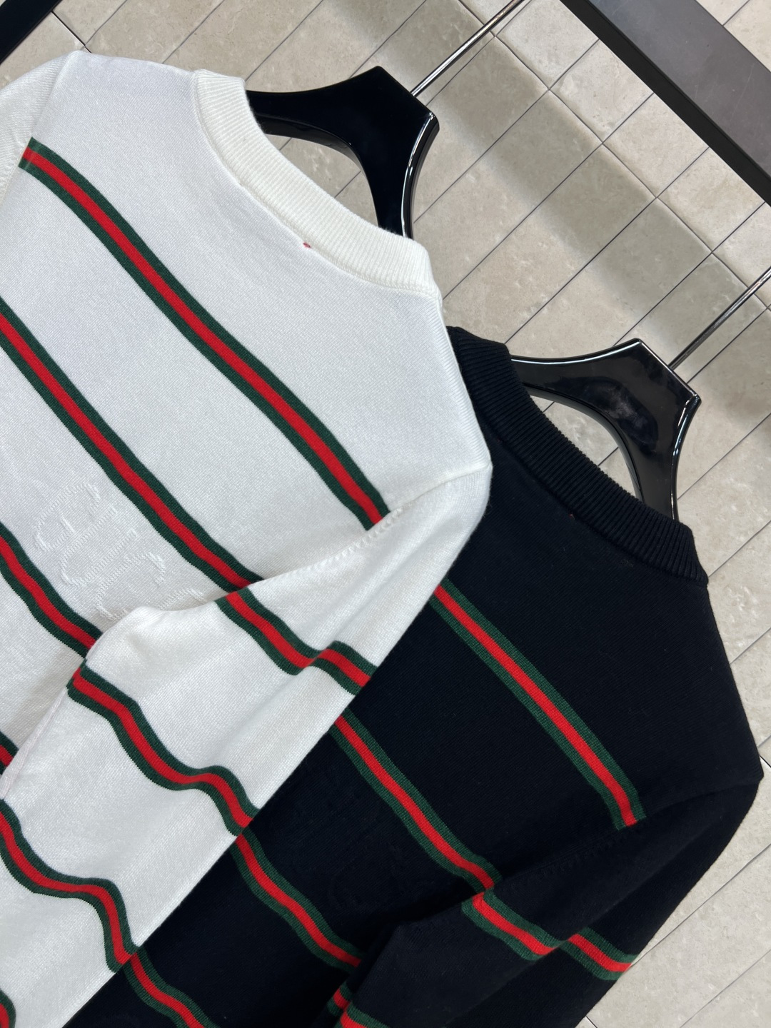 G家 25秋冬新款 条纹针织套头圆领长袖衫 定位提花logo点缀 经典红绿织带设计 上身减龄又百搭显瘦小