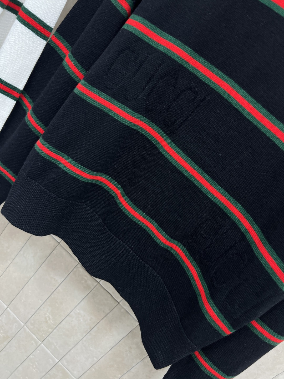 G家 25秋冬新款 条纹针织套头圆领长袖衫 定位提花logo点缀 经典红绿织带设计 上身减龄又百搭显瘦小