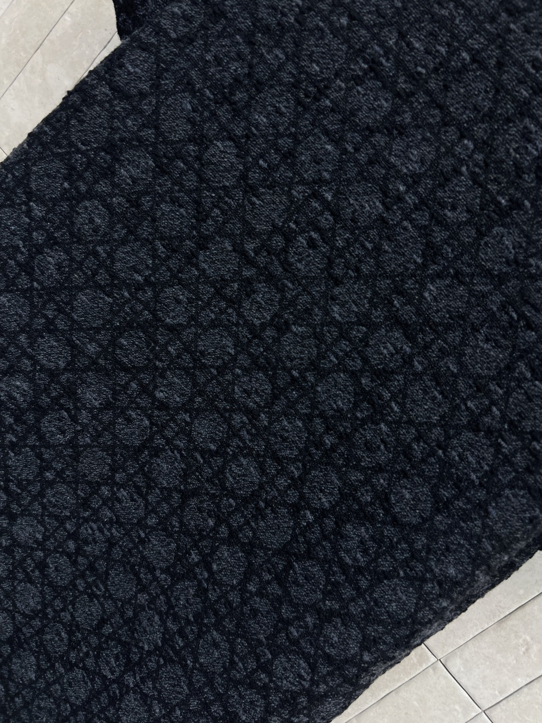 D家 25秋冬新款 藤格纹提花针织短袖连衣裙 超大藤格纹突显纹理效果别具一格 圆领短袖直筒基础版型 左肩