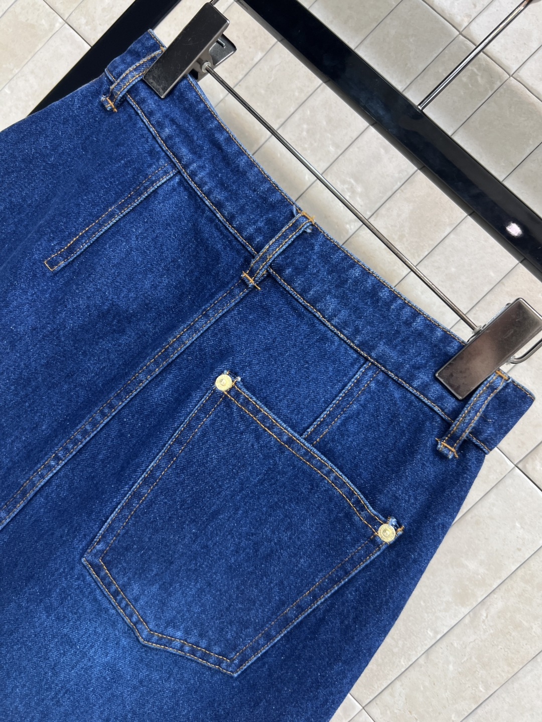 L家 25秋冬新款 猫咪🐱皮牌装饰深蓝色牛仔短裙 YB开模定制的五金配件 高腰a字裙摆 裙型提臀显瘦 定