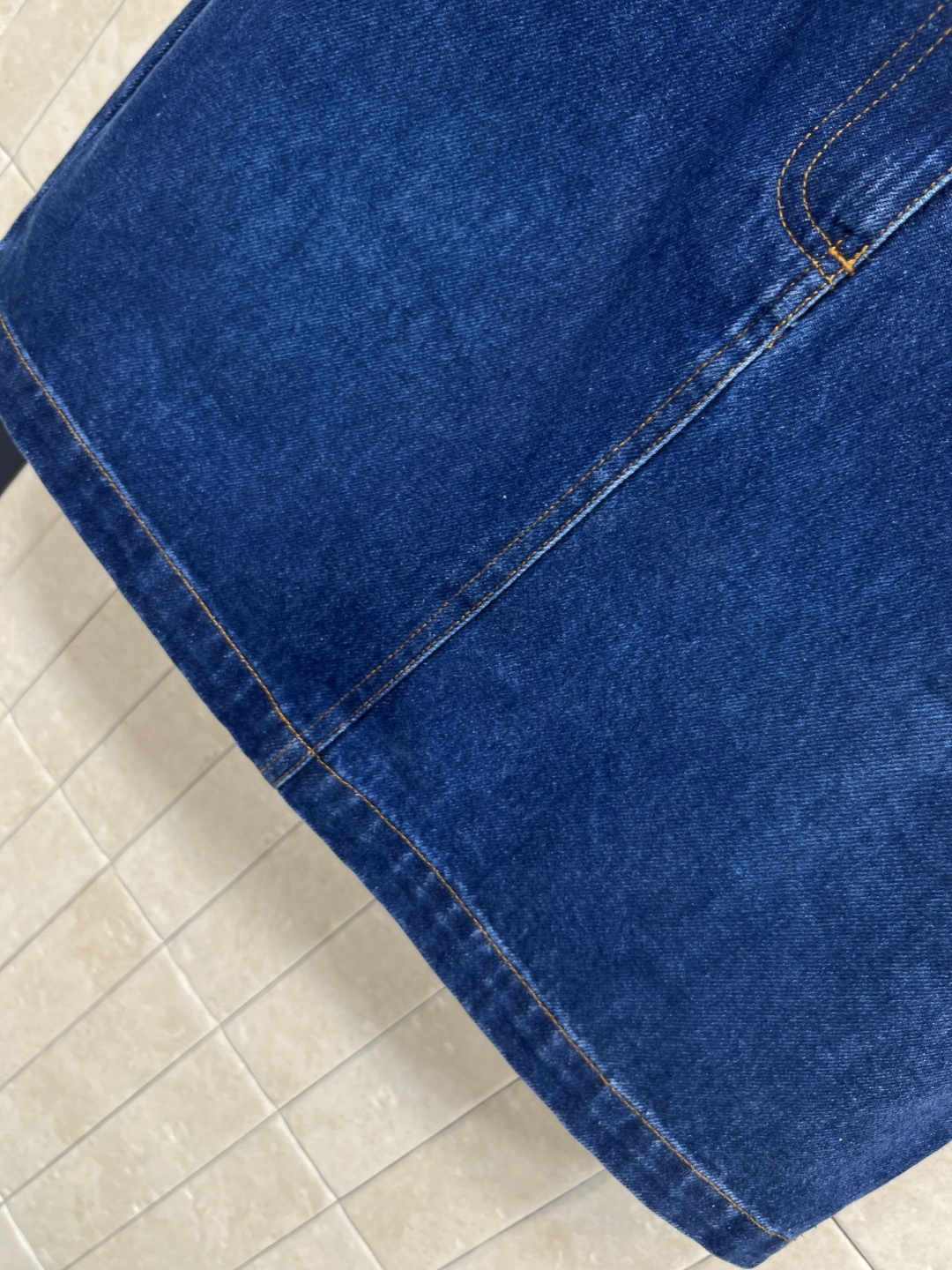 L家 25秋冬新款 猫咪🐱皮牌装饰深蓝色牛仔短裙 YB开模定制的五金配件 高腰a字裙摆 裙型提臀显瘦 定