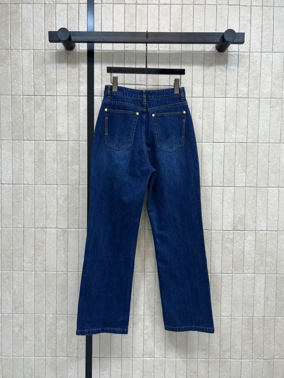 L家 25秋冬新款 猫咪🐱皮牌装饰深蓝色牛仔直筒裤YB开模定制的五金配件 定制复古牛仔面料 非常藏肉显高