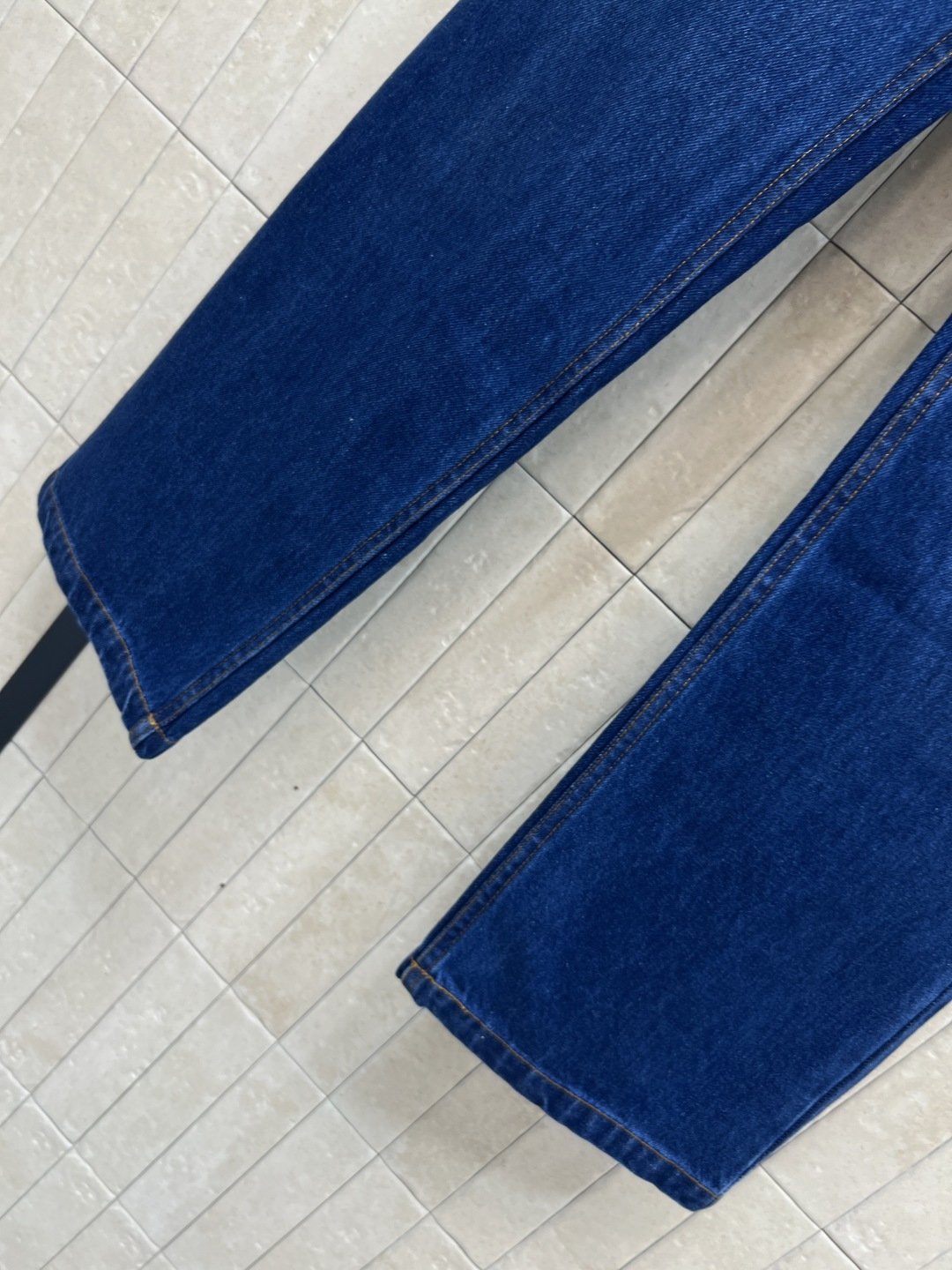 L家 25秋冬新款 猫咪🐱皮牌装饰深蓝色牛仔直筒裤YB开模定制的五金配件 定制复古牛仔面料 非常藏肉显高