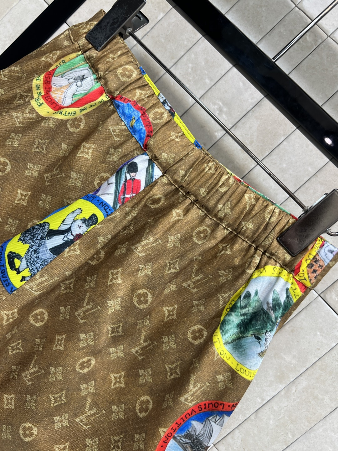 L家 25秋冬新款 猫咪联名限定 邮票老花高腰短裤 定制邮票老花面料 上身一秒气质 自带氛围感 运动休闲